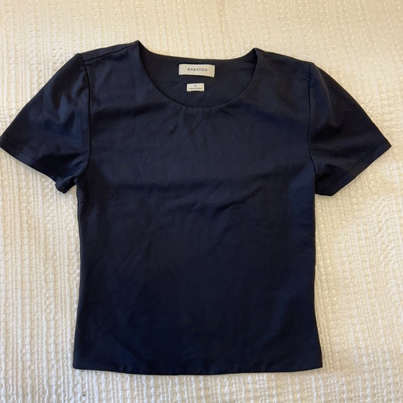 Aritzia black Babaton contour cropped tshirt - Picture 1 of 2
